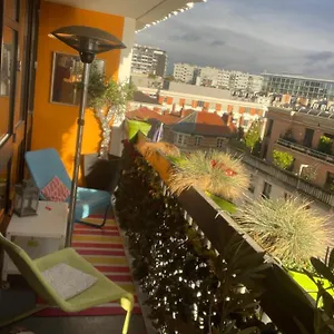 A L'ombre De La Tour Eiffel Au Bord De La Seine Habitación en casa particular