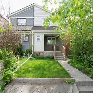 https://great-location-bright-bedroom-in-korean-town-near-uoft.hotelstorontoontario.org